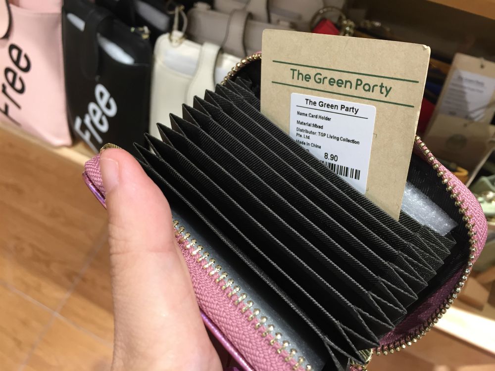 06-cardholder-2