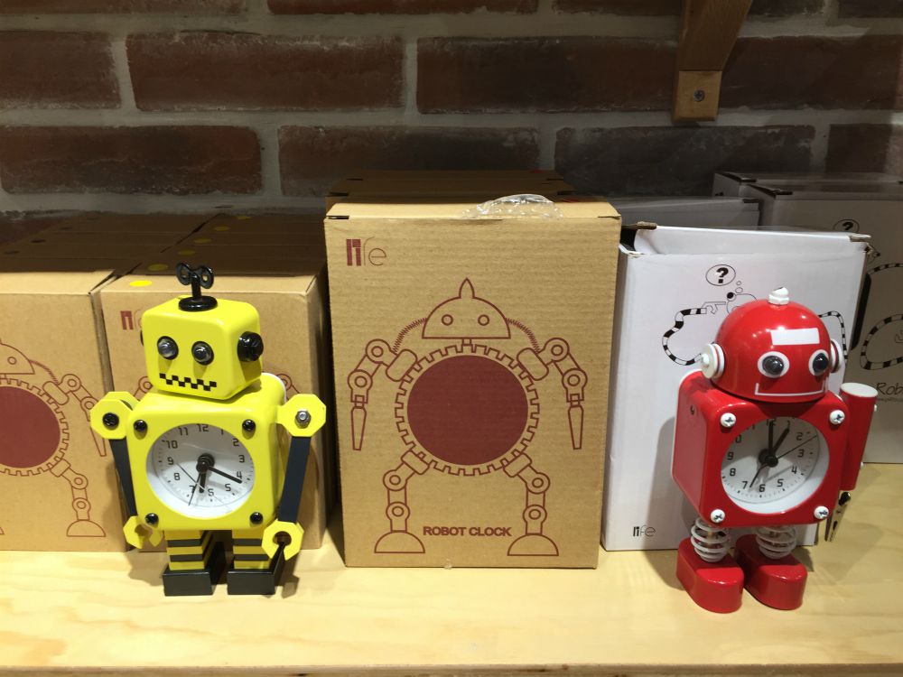 10-robot-clock