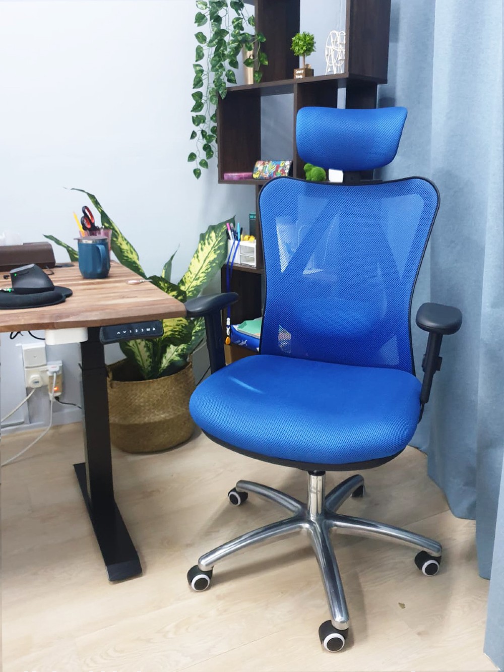 Ergonomic Furniture Singapore - TakeAseat - standing desks, office chairs, back and lumbar support