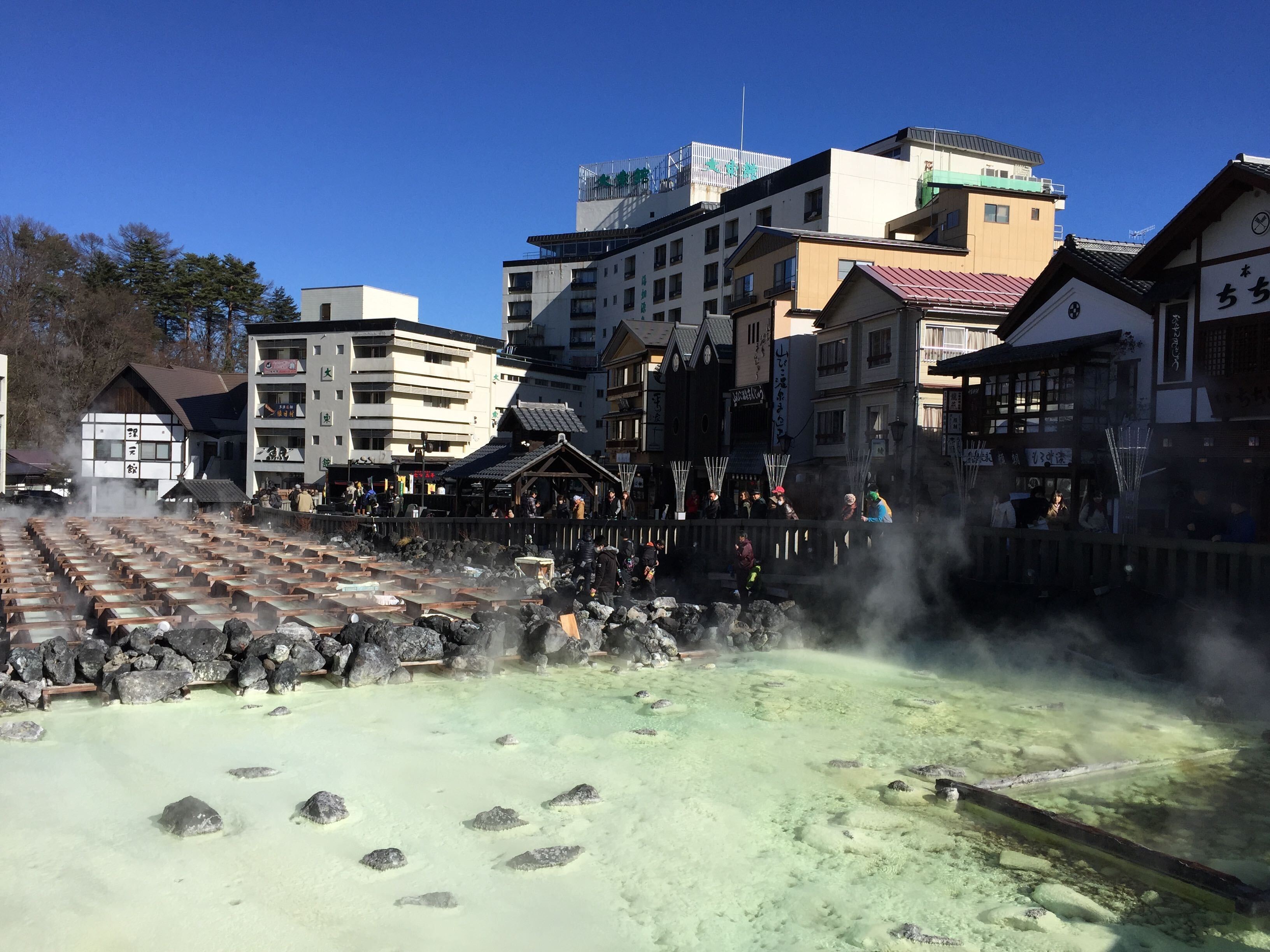 Kusatsu-Onsen-Japan-open-air-bath
