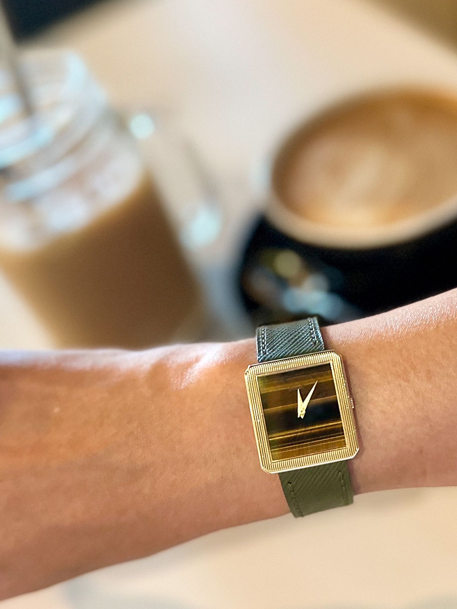 piaget-protocol-tiger-eye-stone-dial