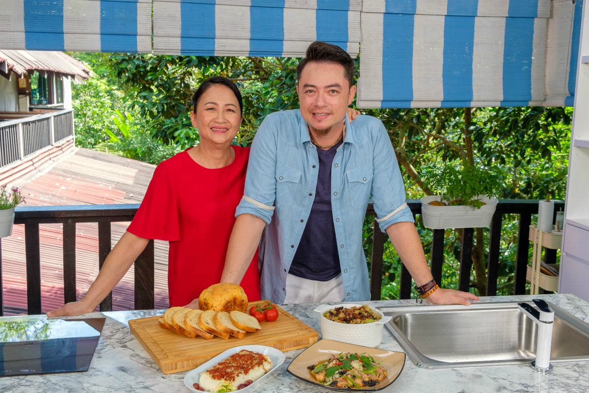 Singtel CAST - watch Family Kitchen with Sherson online free preview 30 live channels till 30 June 2020