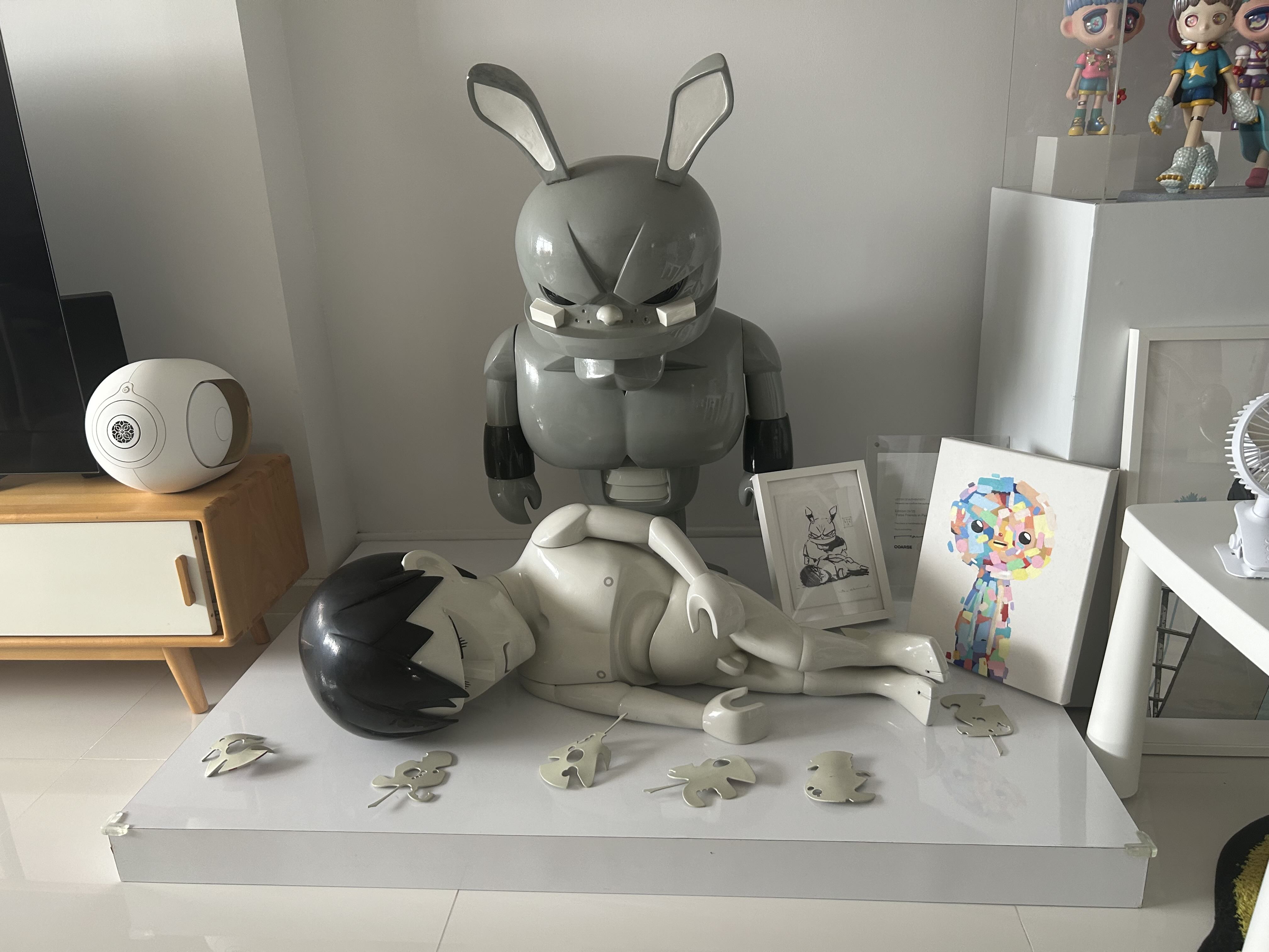 desmond gallery piece coarse toys false friends in pain