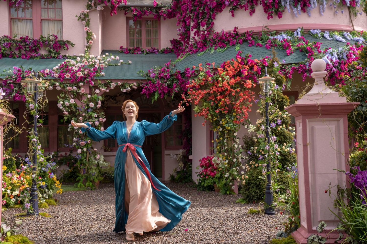 Amy Adams as Giselle in Disney's live action DISENCHANTED, exclusively on Disney+. Photo by Jonathan Hession. 2022 Disney Enterprises, Inc. All Rights Reserved.